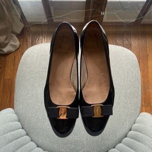 Salvatore Ferragamo Black Patent Leather Vara Bow Women's Pumps 9